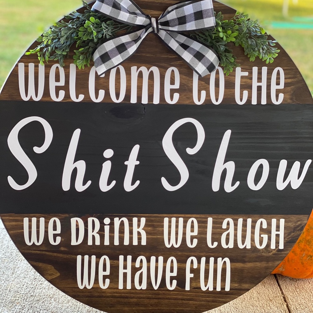 Round door sign